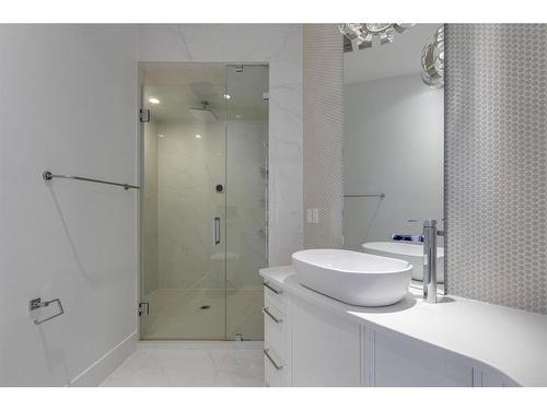 1603 23 Street Nw, Calgary, AB - Indoor Photo Showing Bathroom