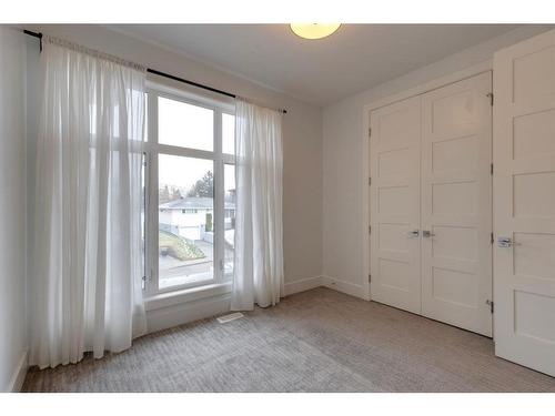 1603 23 Street Nw, Calgary, AB - Indoor Photo Showing Other Room