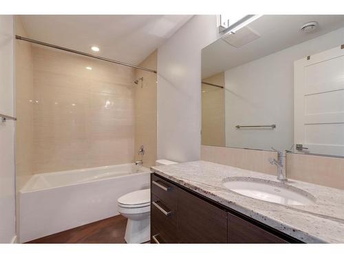 1603 23 Street Nw, Calgary, AB - Indoor Photo Showing Bathroom