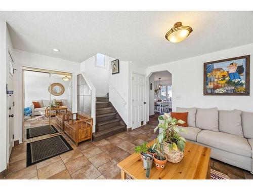 9 Citadel Forest Link Nw, Calgary, AB - Indoor Photo Showing Living Room