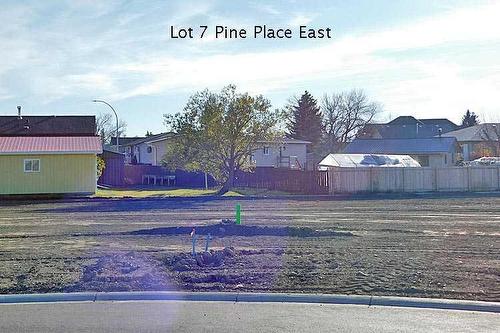 7 Pine Place East, Claresholm, AB 