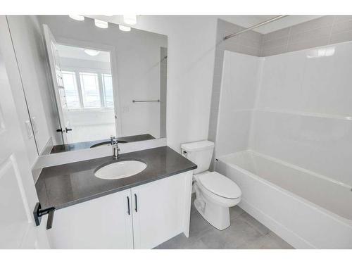 283 Hotchkiss Manor, Calgary, AB - Indoor Photo Showing Bathroom