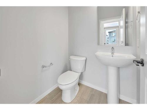 188 Hotchkiss Drive Se, Calgary, AB - Indoor Photo Showing Bathroom