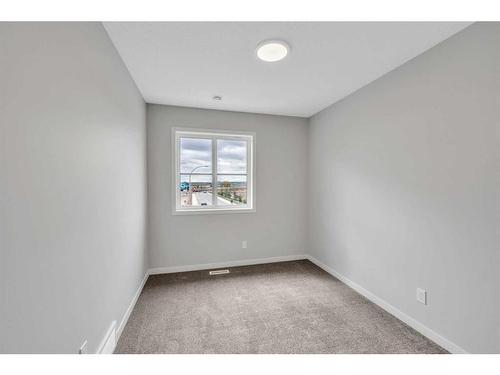 188 Hotchkiss Drive Se, Calgary, AB - Indoor Photo Showing Other Room