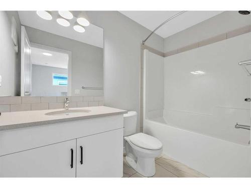 188 Hotchkiss Drive Se, Calgary, AB - Indoor Photo Showing Bathroom