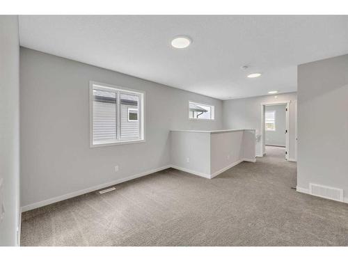 188 Hotchkiss Drive Se, Calgary, AB - Indoor Photo Showing Other Room