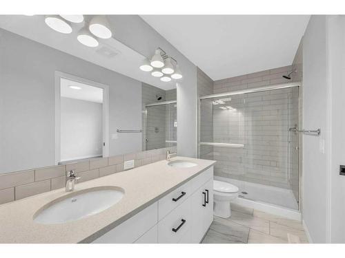 188 Hotchkiss Drive Se, Calgary, AB - Indoor Photo Showing Bathroom