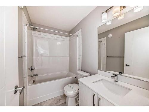 207 Evanscrest Square Nw, Calgary, AB - Indoor Photo Showing Bathroom