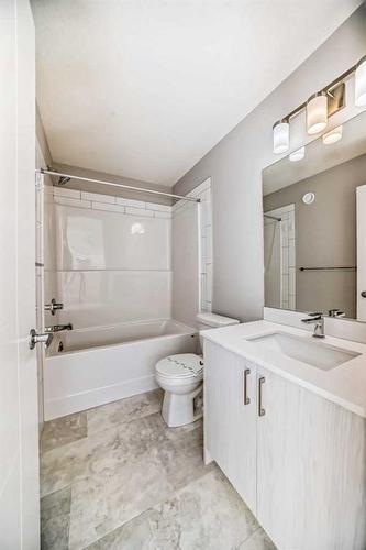 207 Evanscrest Square Nw, Calgary, AB - Indoor Photo Showing Bathroom