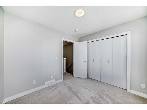 207 Evanscrest Square Nw, Calgary, AB - Indoor Photo Showing Other Room