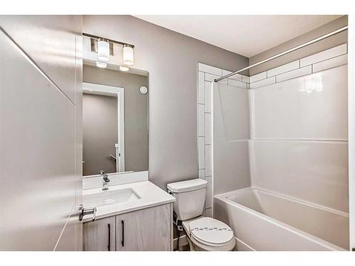 207 Evanscrest Square Nw, Calgary, AB - Indoor Photo Showing Bathroom