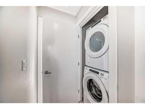 207 Evanscrest Square Nw, Calgary, AB - Indoor Photo Showing Laundry Room