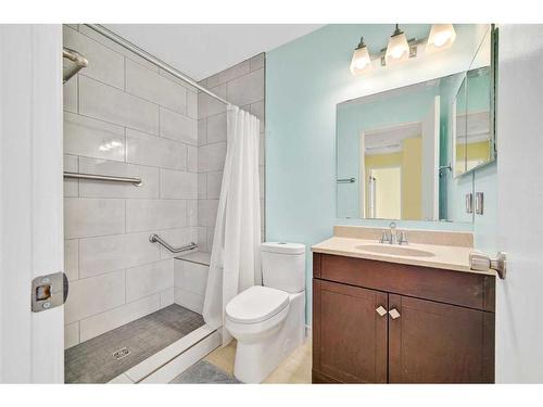 53-175 Manora Place Ne, Calgary, AB - Indoor Photo Showing Bathroom