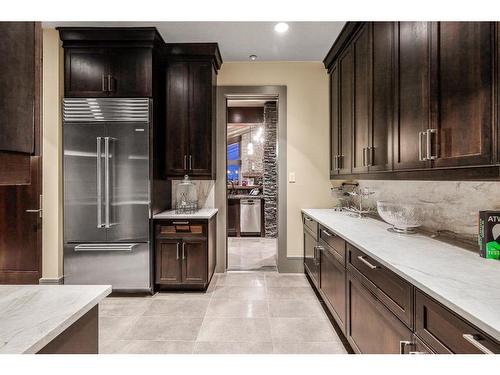 178068 112 Street, De Winton, AB - Indoor Photo Showing Kitchen