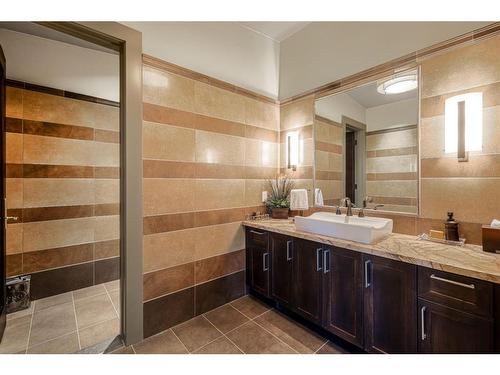 178068 112 Street, De Winton, AB - Indoor Photo Showing Bathroom