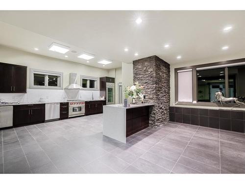 178068 112 Street, De Winton, AB - Indoor Photo Showing Kitchen