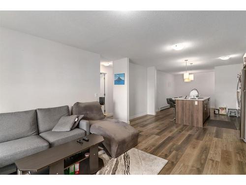 13-303 Waddy Lane, Strathmore, AB - Indoor Photo Showing Living Room