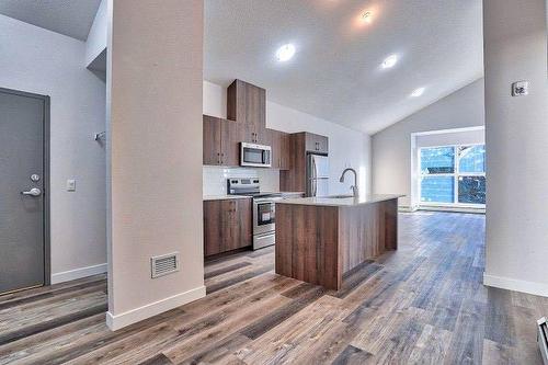 33-303 Waddy Lane, Strathmore, AB - Indoor Photo Showing Kitchen