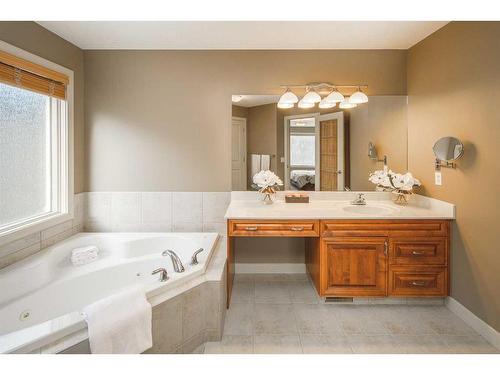 109 Everglade Circle Sw, Calgary, AB - Indoor Photo Showing Bathroom