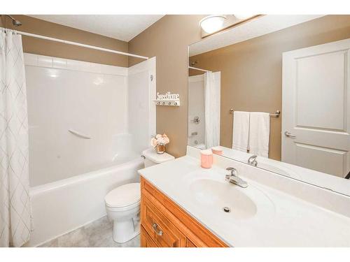 109 Everglade Circle Sw, Calgary, AB - Indoor Photo Showing Bathroom