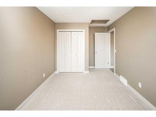 109 Everglade Circle Sw, Calgary, AB - Indoor Photo Showing Other Room