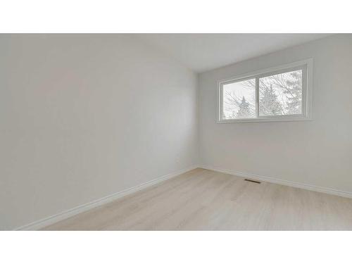 260 Southampton Drive Sw, Calgary, AB - Indoor Photo Showing Other Room