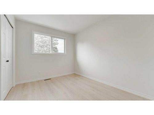 260 Southampton Drive Sw, Calgary, AB - Indoor Photo Showing Other Room