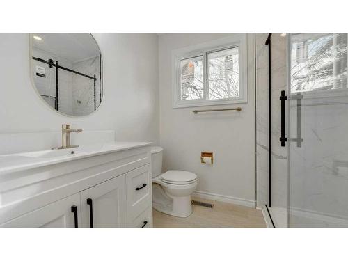 260 Southampton Drive Sw, Calgary, AB - Indoor Photo Showing Bathroom