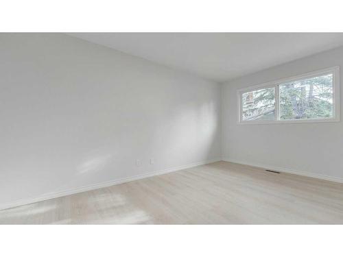 260 Southampton Drive Sw, Calgary, AB - Indoor Photo Showing Other Room