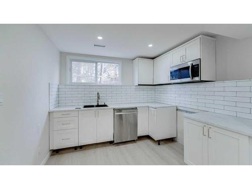 260 Southampton Drive Sw, Calgary, AB - Indoor Photo Showing Kitchen