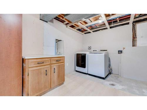 260 Southampton Drive Sw, Calgary, AB - Indoor Photo Showing Laundry Room