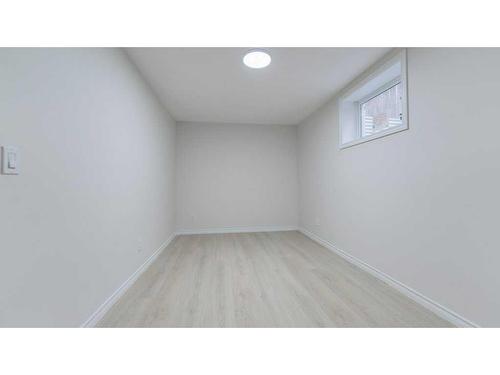 260 Southampton Drive Sw, Calgary, AB - Indoor Photo Showing Other Room