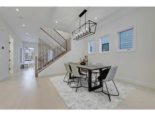 627 18 Avenue Nw, Calgary, AB - Indoor Photo Showing Dining Room