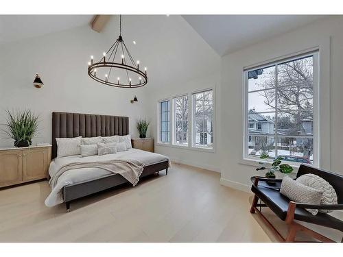 627 18 Avenue Nw, Calgary, AB - Indoor Photo Showing Bedroom