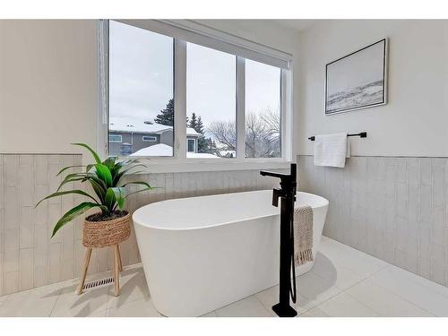 627 18 Avenue Nw, Calgary, AB - Indoor