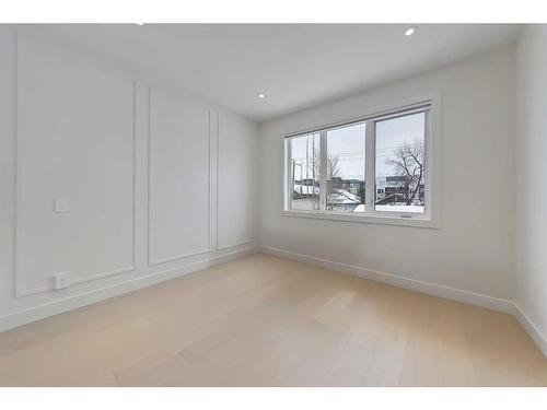 627 18 Avenue Nw, Calgary, AB - Indoor Photo Showing Other Room