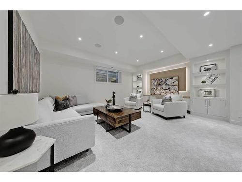 627 18 Avenue Nw, Calgary, AB - Indoor Photo Showing Living Room