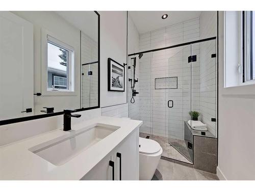 627 18 Avenue Nw, Calgary, AB - Indoor Photo Showing Bathroom