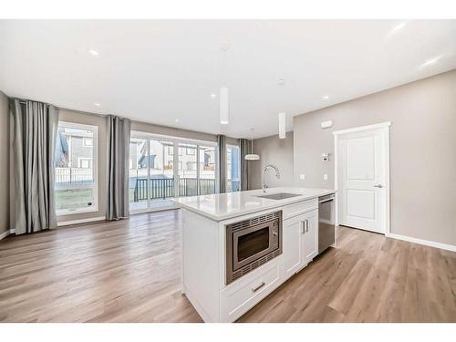 180 Magnolia Terrace Se, Calgary, AB - Indoor Photo Showing Kitchen