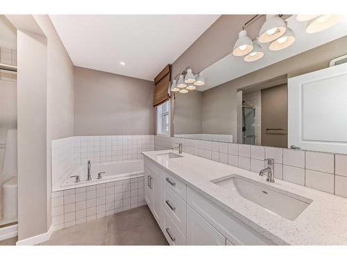 180 Magnolia Terrace Se, Calgary, AB - Indoor Photo Showing Bathroom