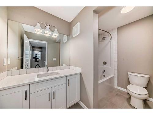 180 Magnolia Terrace Se, Calgary, AB - Indoor Photo Showing Bathroom