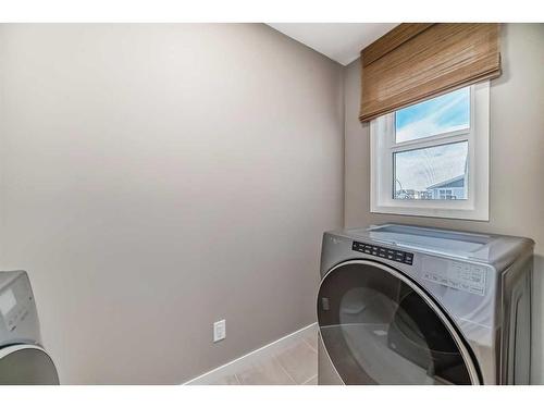 180 Magnolia Terrace Se, Calgary, AB - Indoor Photo Showing Laundry Room