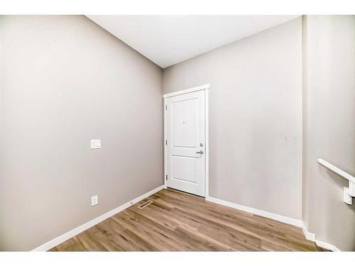 180 Magnolia Terrace Se, Calgary, AB - Indoor Photo Showing Other Room