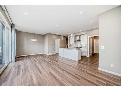 180 Magnolia Terrace Se, Calgary, AB - Indoor