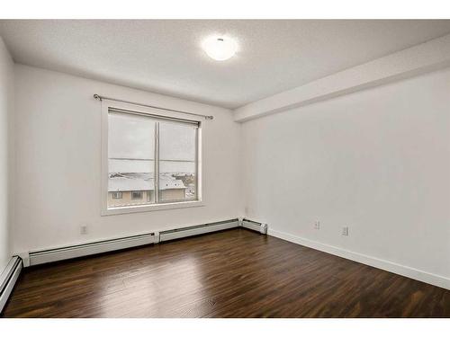 424-7210 80 Avenue Ne, Calgary, AB - Indoor Photo Showing Other Room