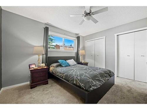 40 Hawkwood Road Nw, Calgary, AB - Indoor Photo Showing Bedroom