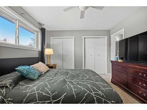 40 Hawkwood Road Nw, Calgary, AB - Indoor Photo Showing Bedroom