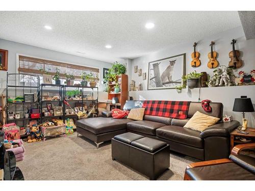 40 Hawkwood Road Nw, Calgary, AB - Indoor Photo Showing Living Room