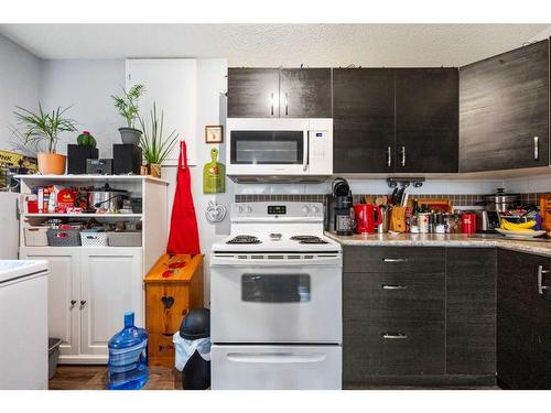 40 Hawkwood Road Nw, Calgary, AB - Indoor Photo Showing Kitchen