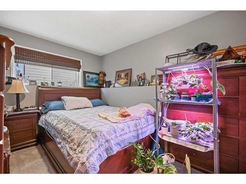 40 Hawkwood Road Nw, Calgary, AB - Indoor Photo Showing Bedroom